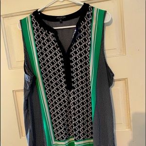 Business casual sleeveless blouse